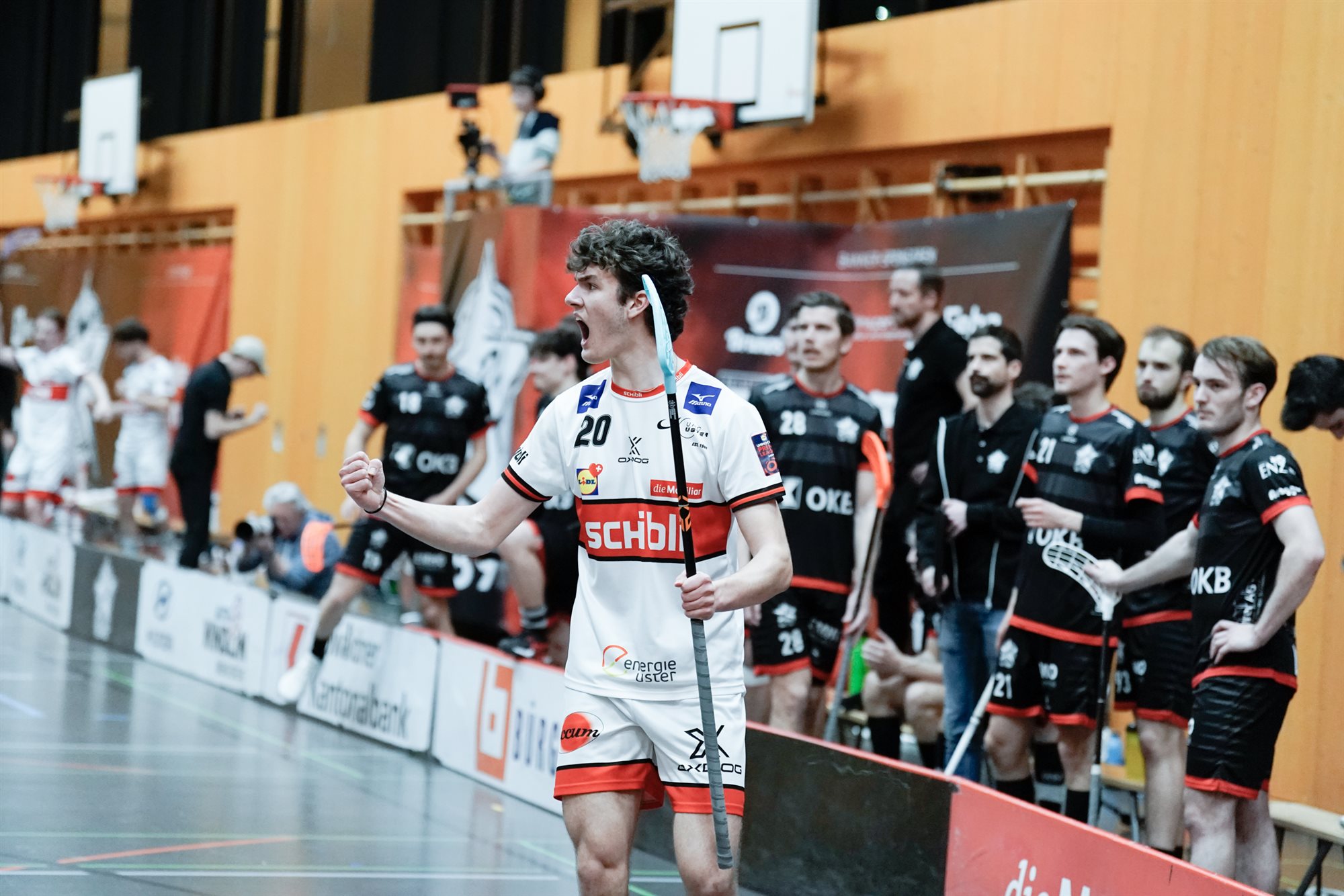 USTER LEGT IN DER SERIE VOR